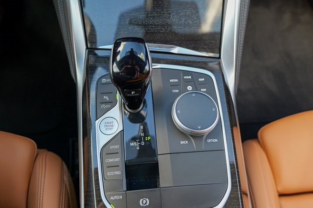 Vehicle image 32 of 49