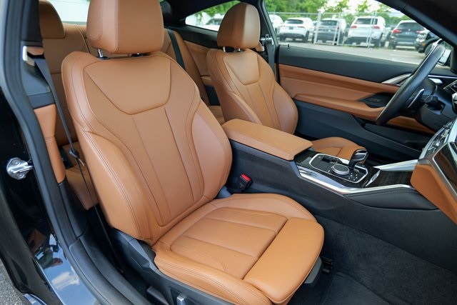 Vehicle image 17 of 49