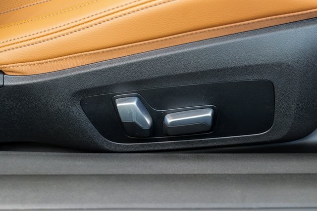 Vehicle image 37 of 49