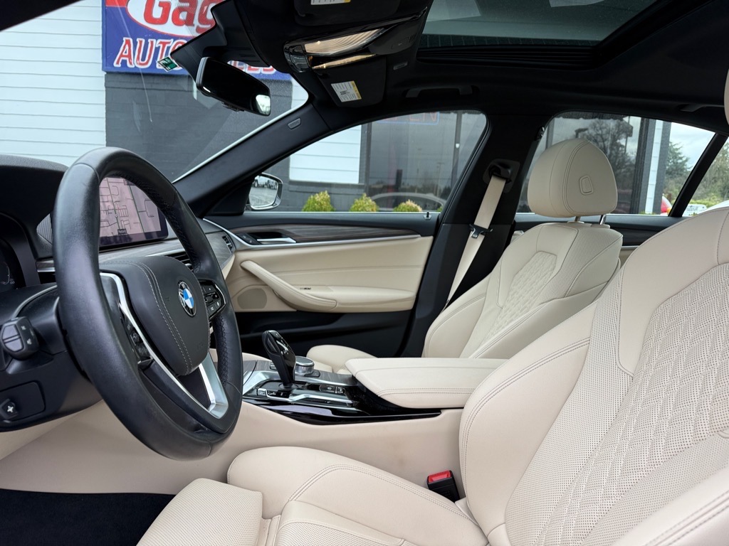 Vehicle image 12 of 28