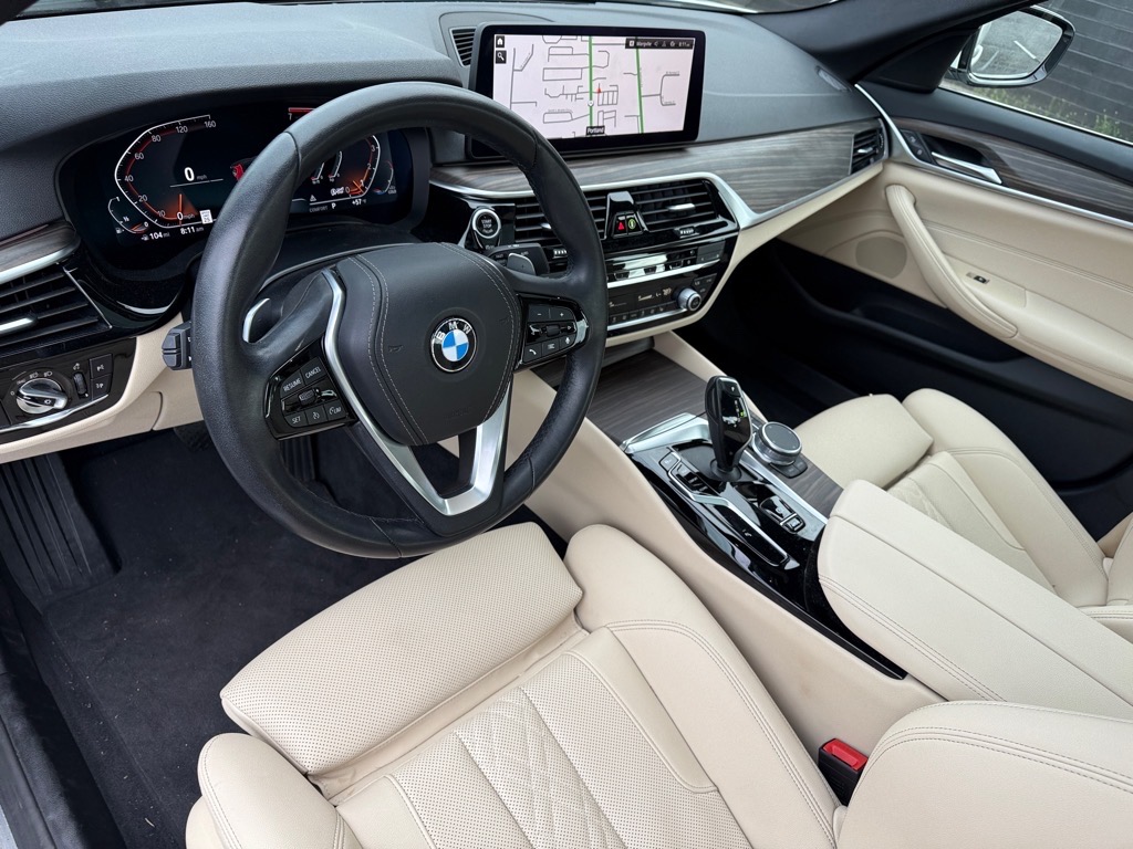 Vehicle image 11 of 28