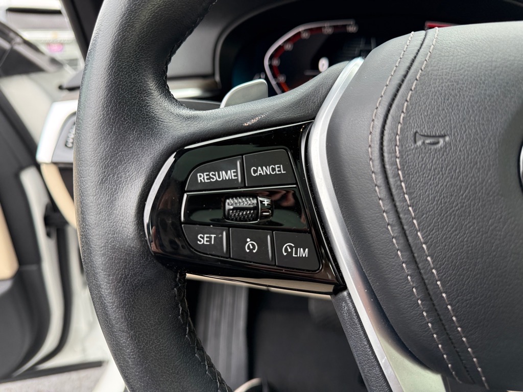 Vehicle image 24 of 28
