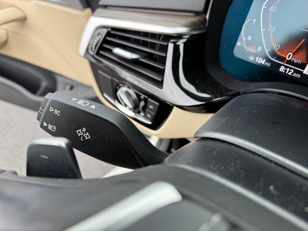 Vehicle image 26 of 28