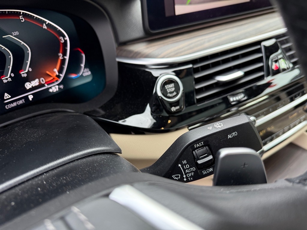 Vehicle image 25 of 28