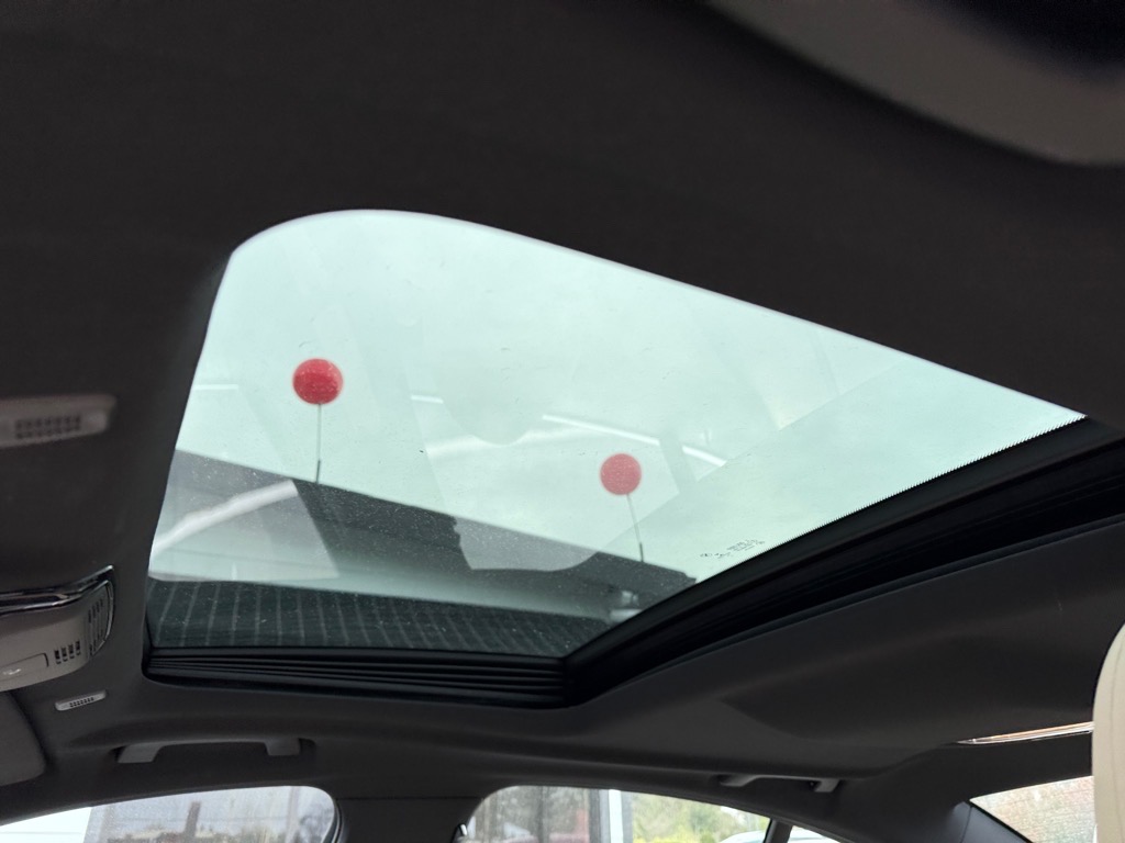 Vehicle image 13 of 28