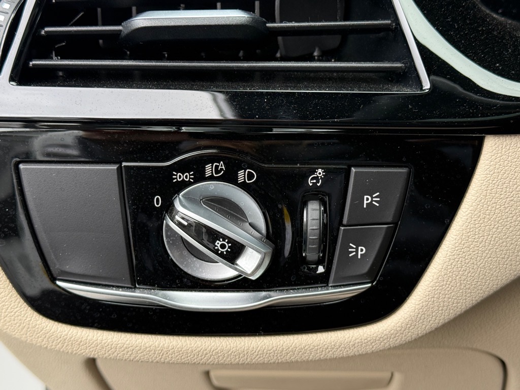 Vehicle image 22 of 28
