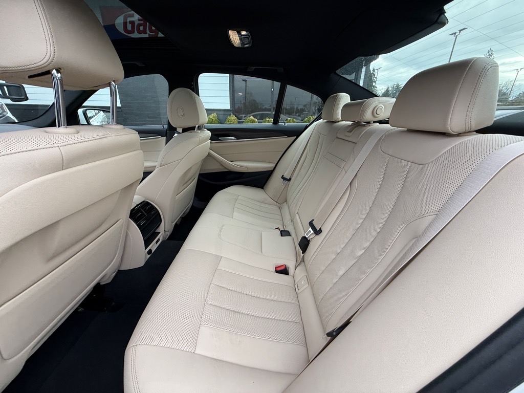 Vehicle image 15 of 28