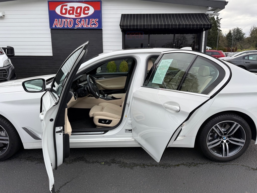 Vehicle image 8 of 28