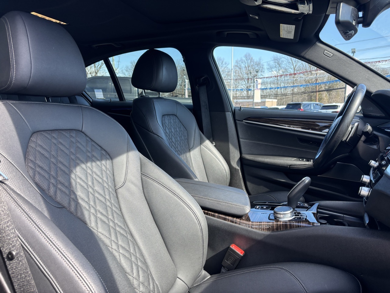 Vehicle image 17 of 20