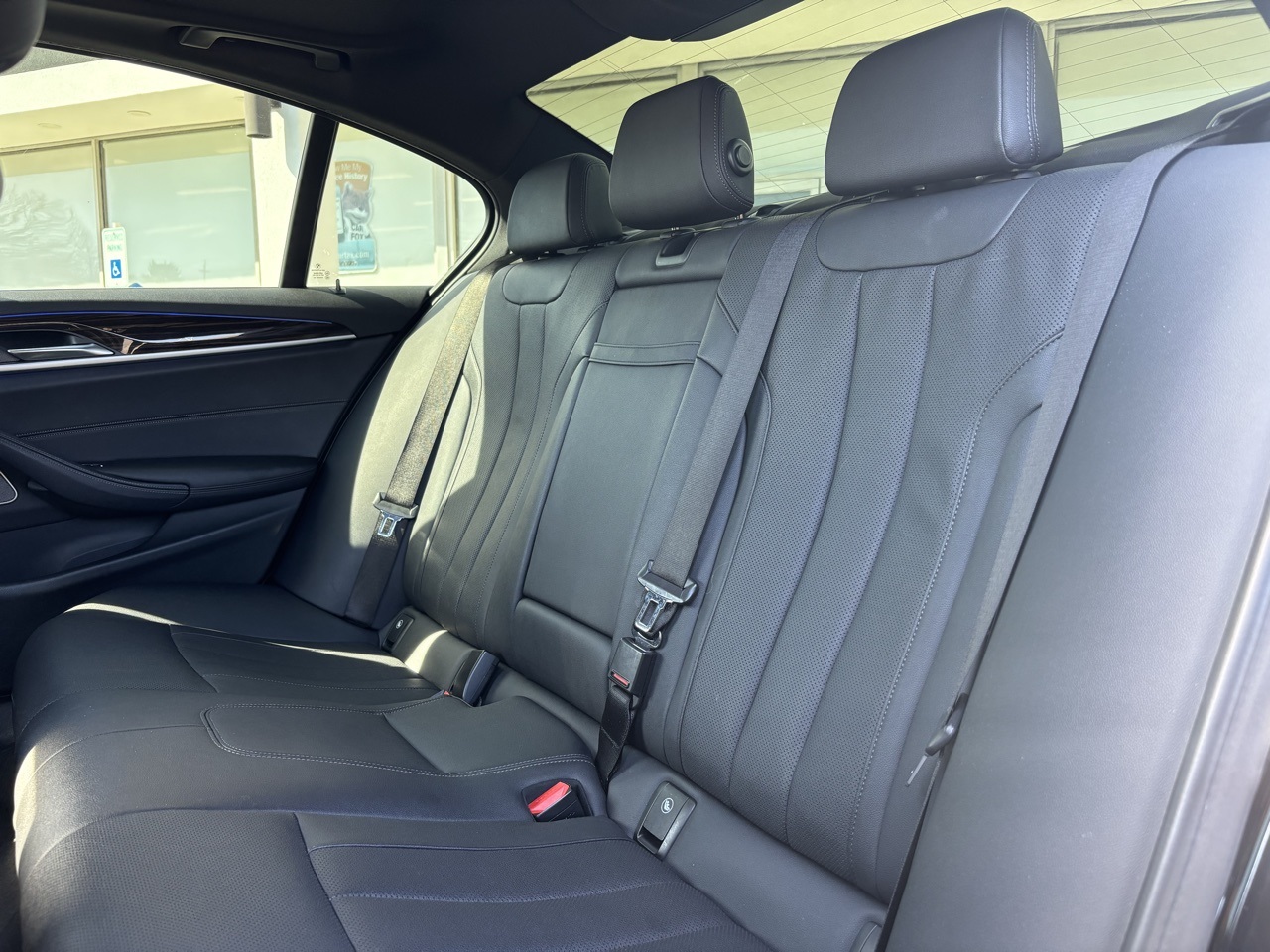 Vehicle image 18 of 20