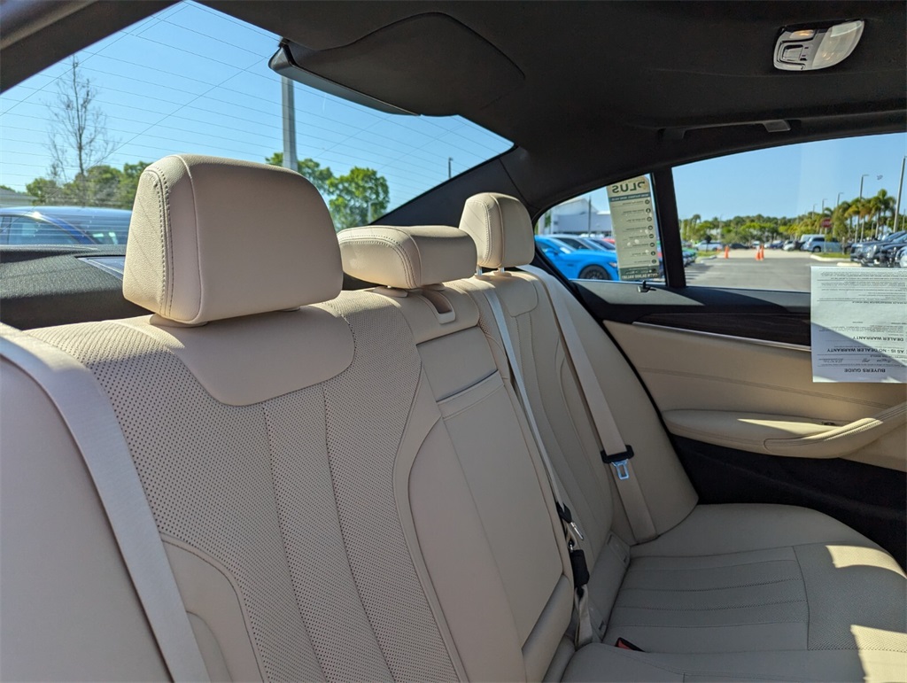 Vehicle image 14 of 30