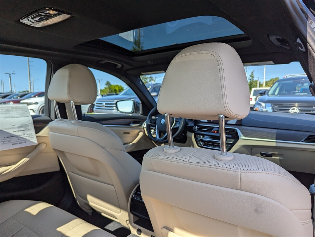 Vehicle image 12 of 30