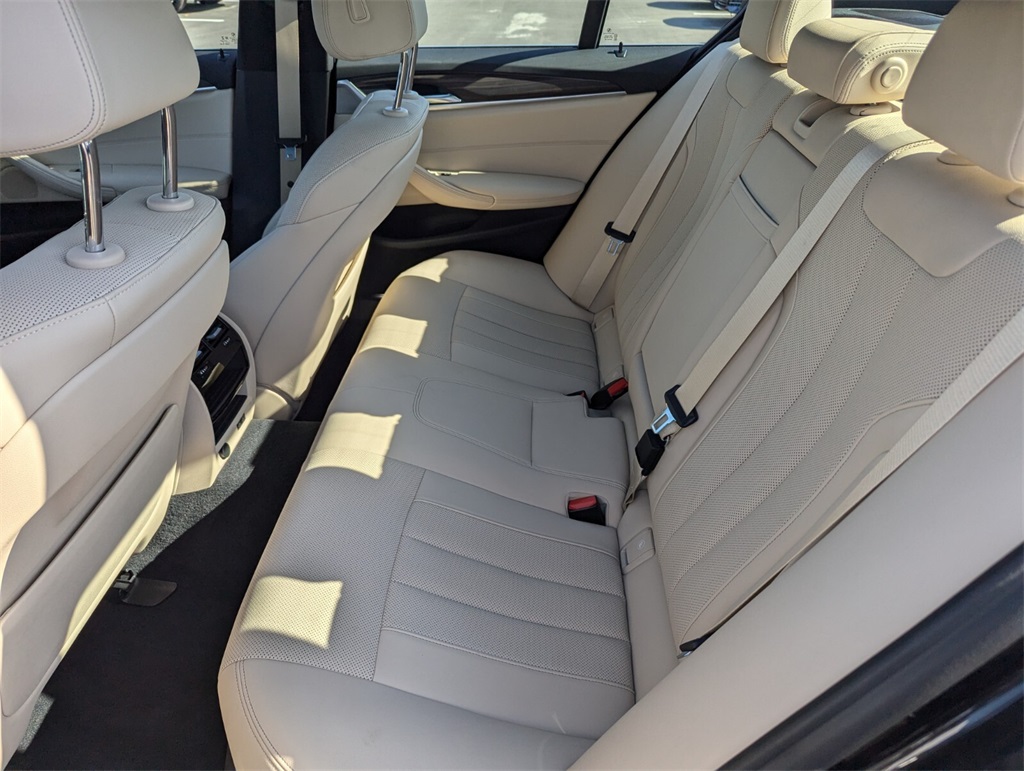 Vehicle image 17 of 30