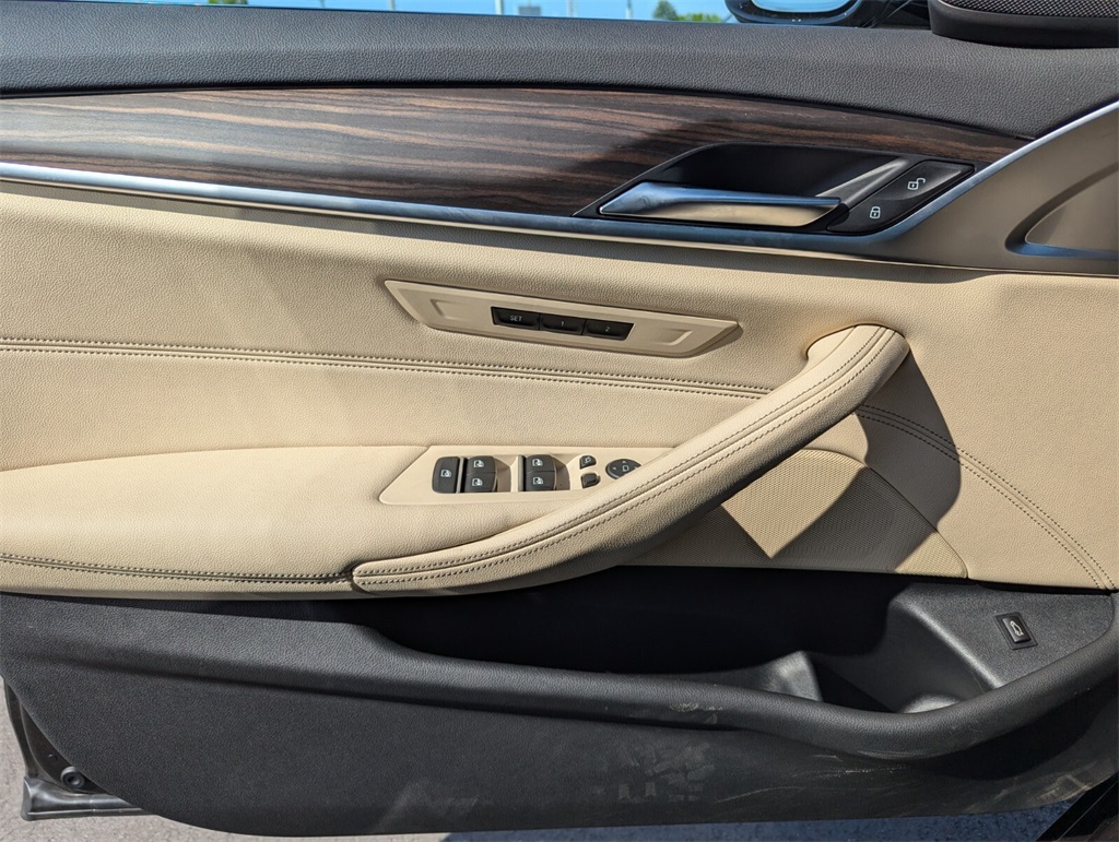 Vehicle image 24 of 30
