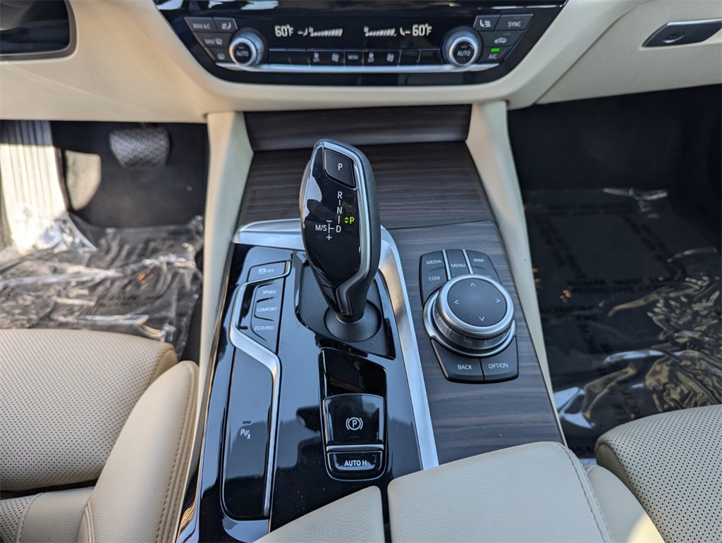 Vehicle image 25 of 30
