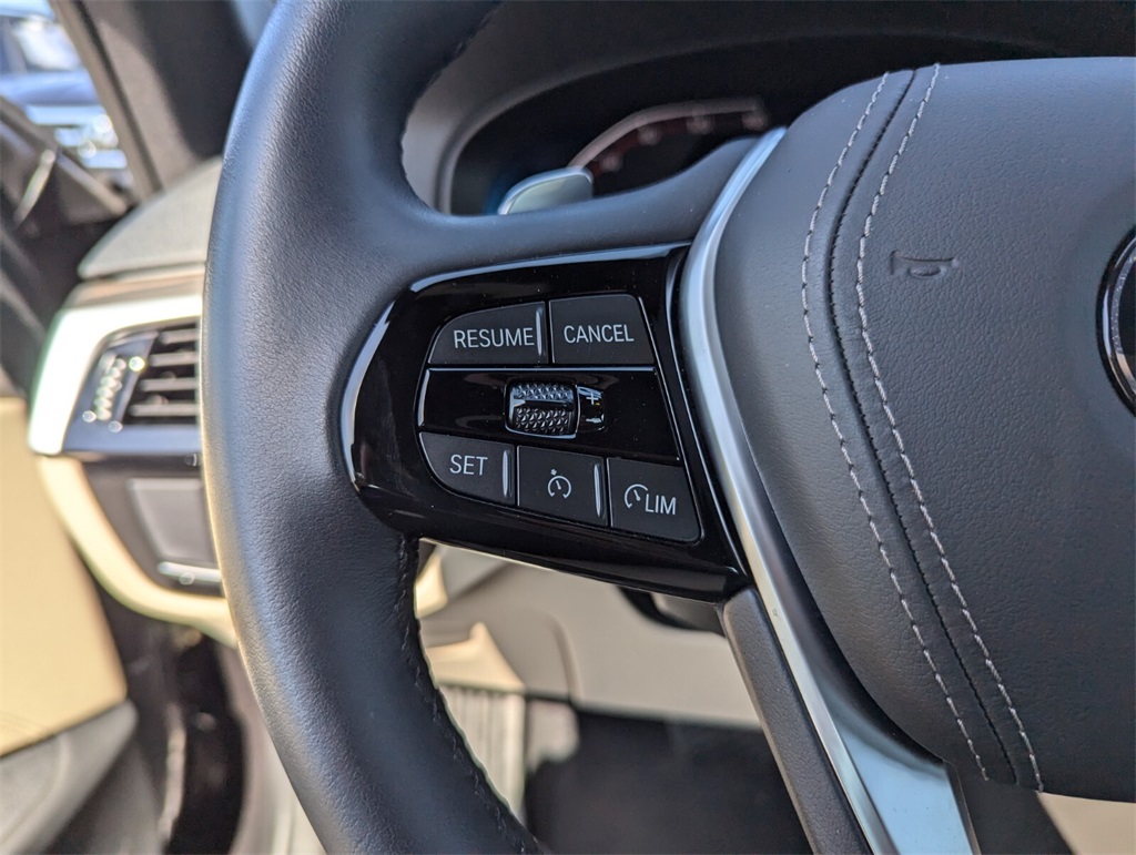 Vehicle image 27 of 30