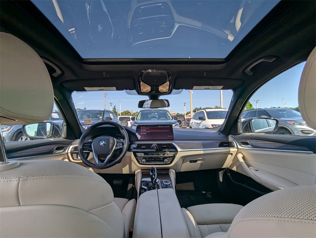 Vehicle image 19 of 30