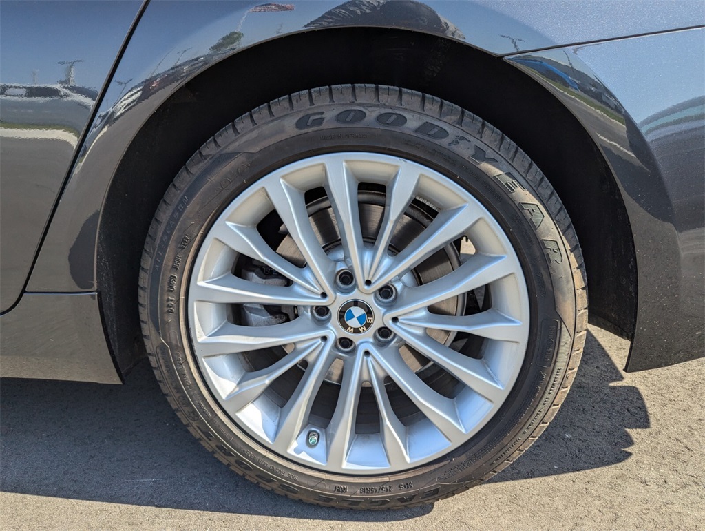 Vehicle image 15 of 30