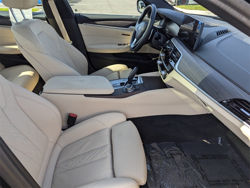 Vehicle image 10 of 30