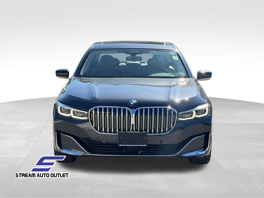 2022 BMW 7 Series 740i xDrive Image 3 of 32