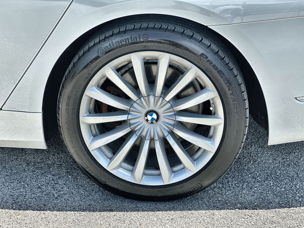 Vehicle image 34 of 36