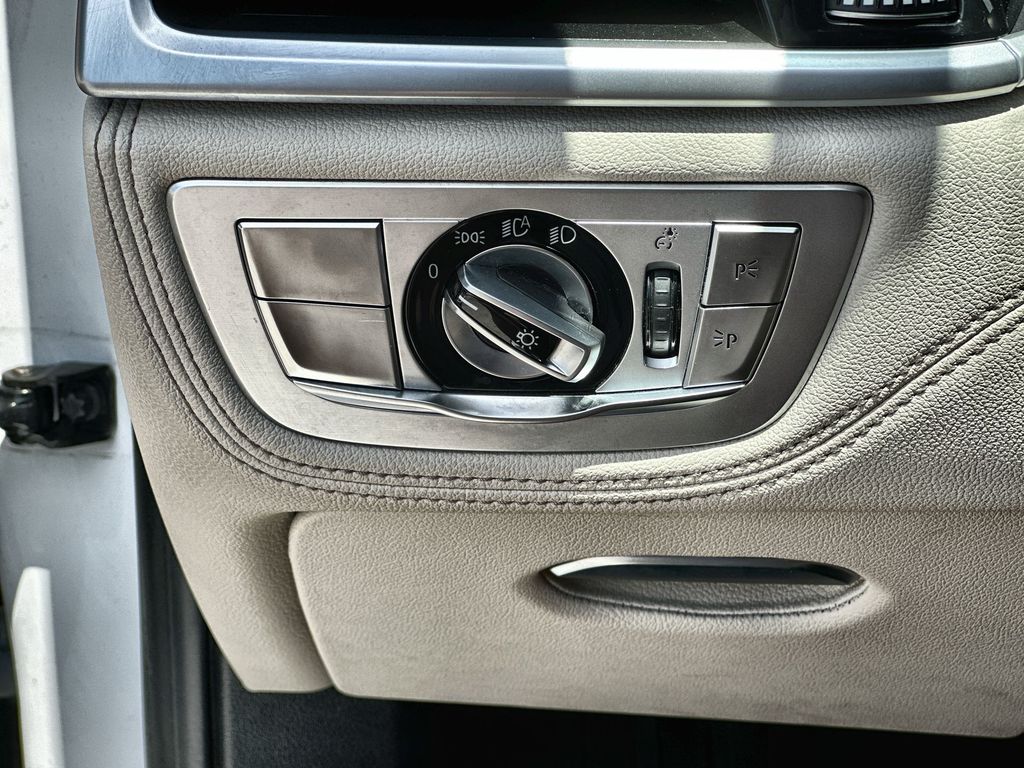 Vehicle image 18 of 36