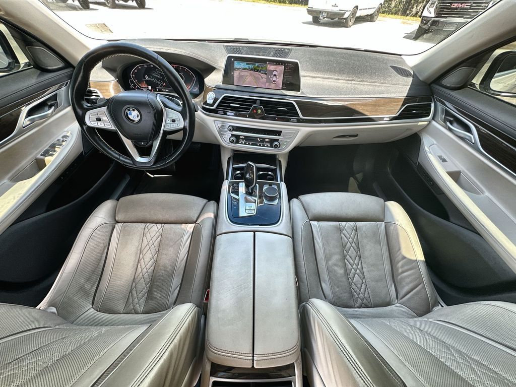 Vehicle image 21 of 36