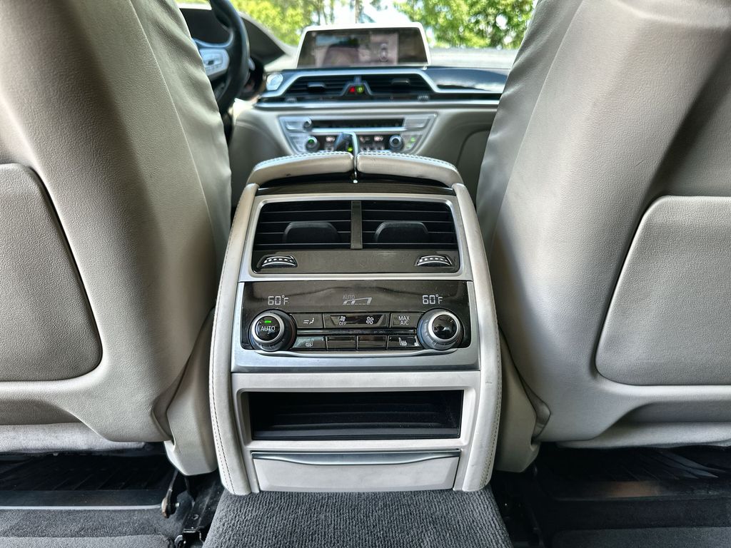 Vehicle image 22 of 36