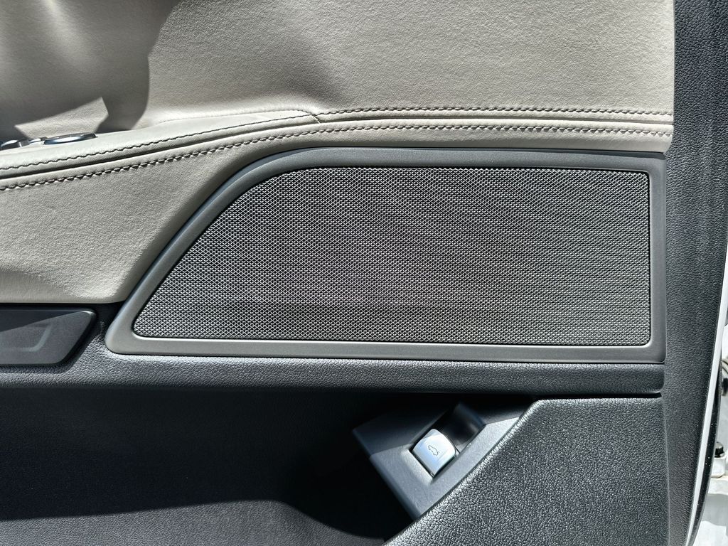 Vehicle image 25 of 36