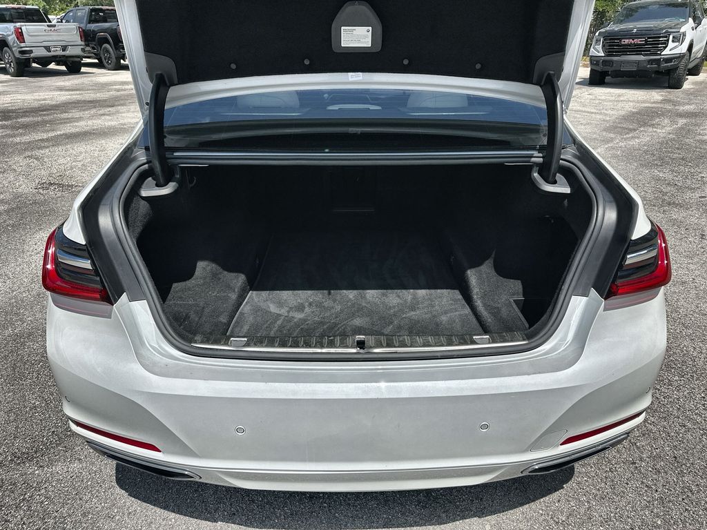 Vehicle image 27 of 36