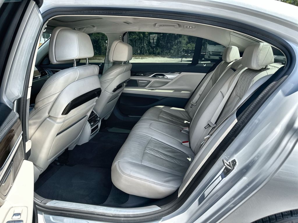 Vehicle image 26 of 36