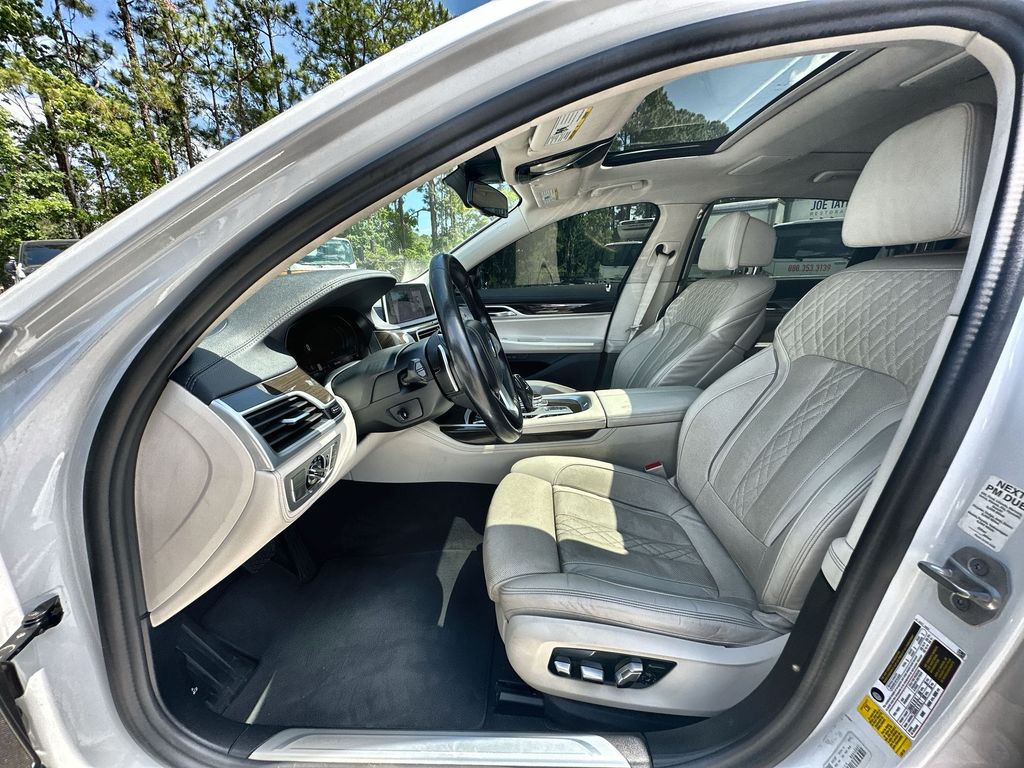 Vehicle image 20 of 36