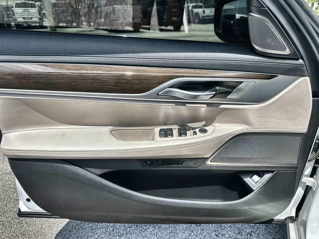 Vehicle image 23 of 36