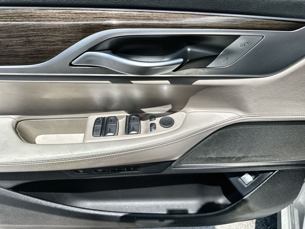 Vehicle image 24 of 36