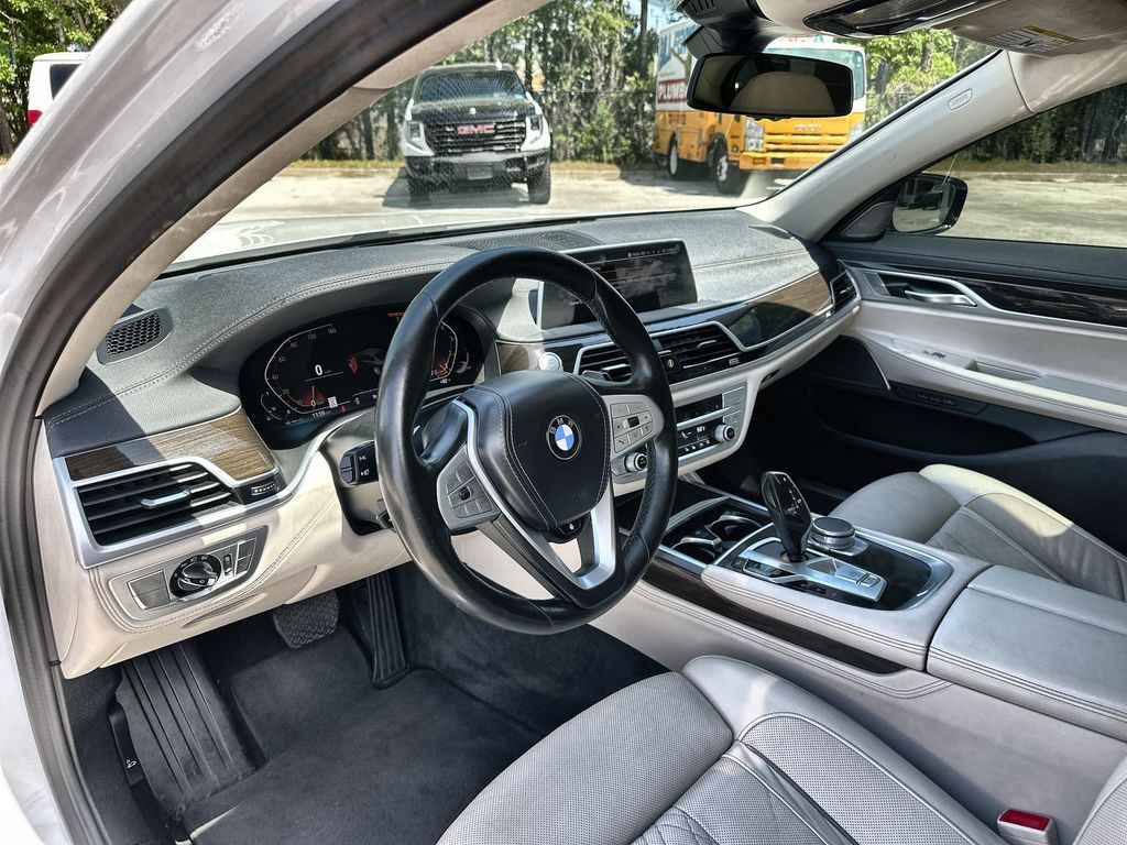 Vehicle image 10 of 36