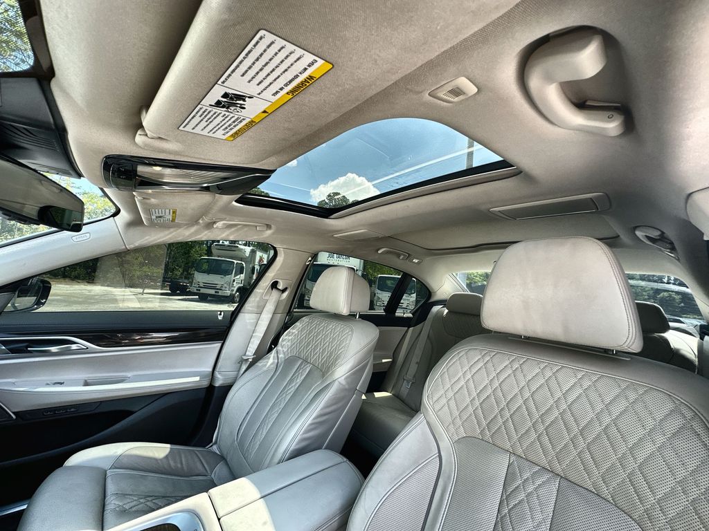 Vehicle image 19 of 36
