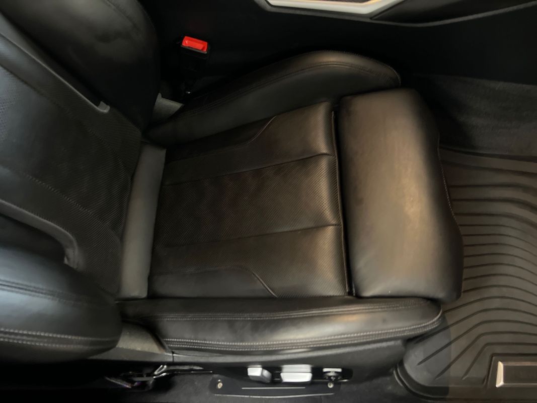 Vehicle image 100 of 116