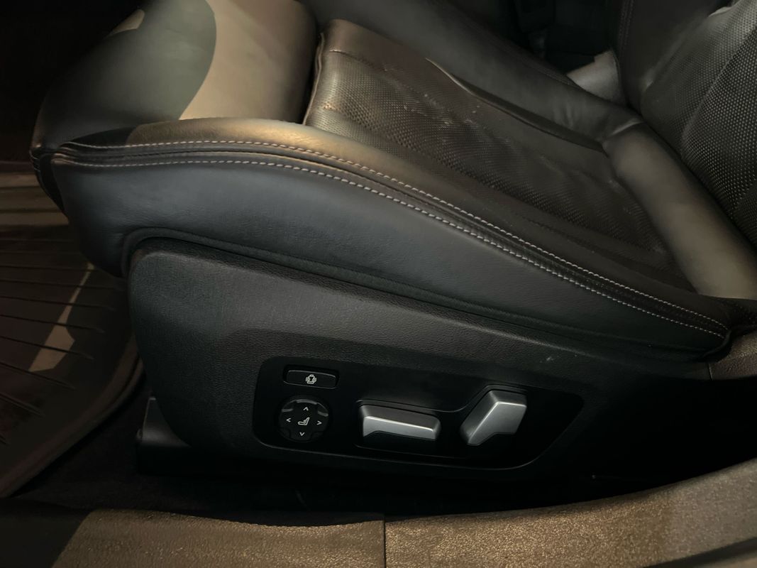 Vehicle image 80 of 116