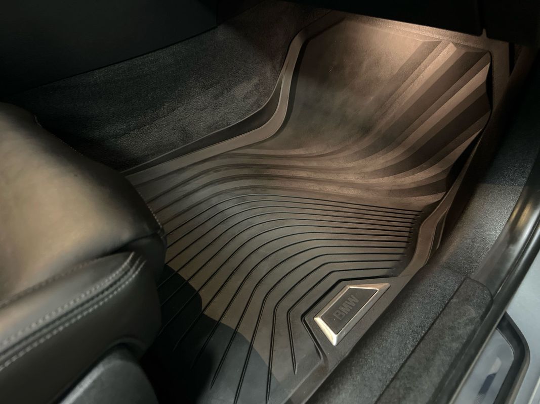 Vehicle image 101 of 116