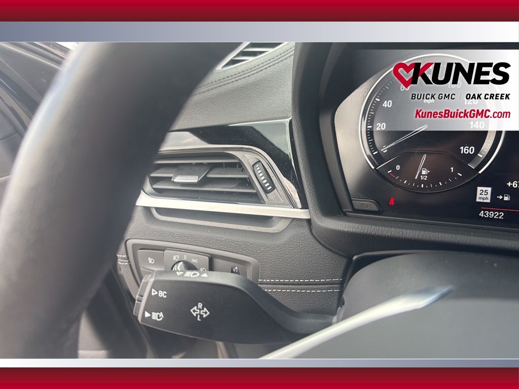 Vehicle image 11 of 20