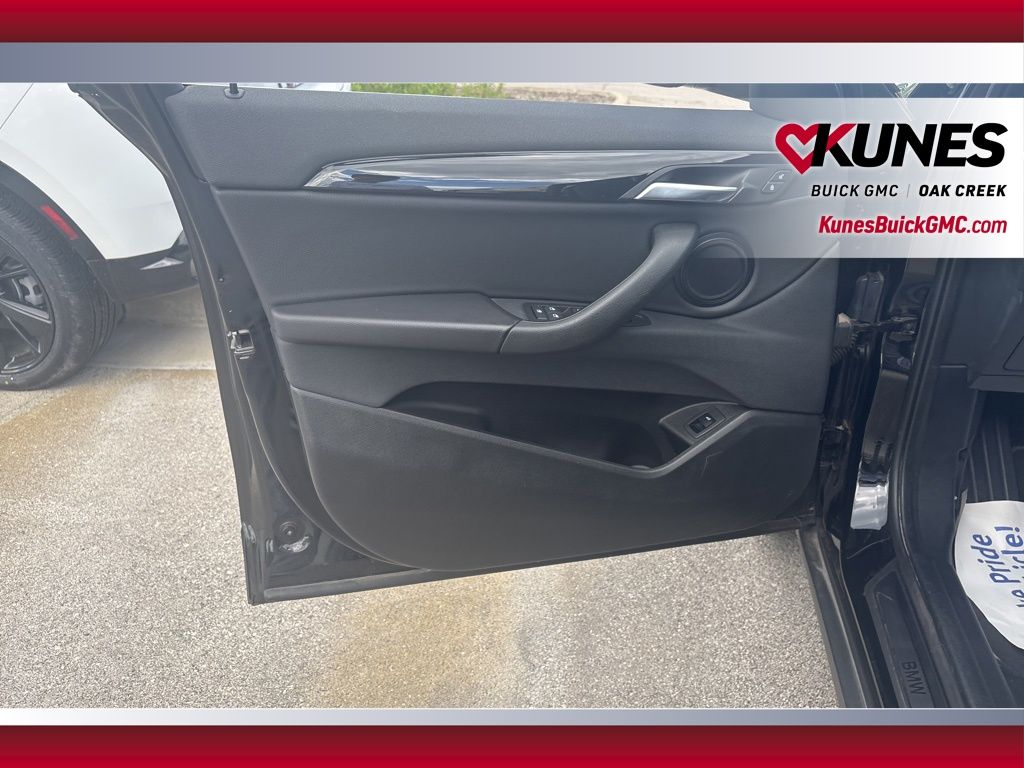 Vehicle image 8 of 20