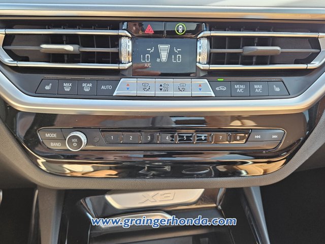 Vehicle image 19 of 23