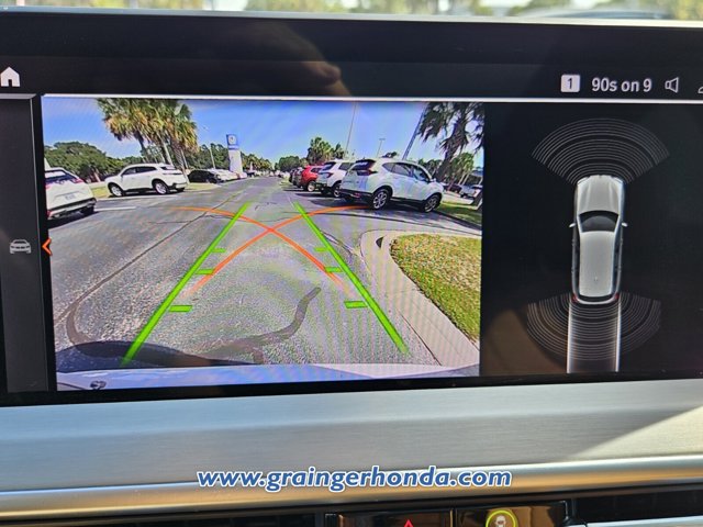 Vehicle image 17 of 23