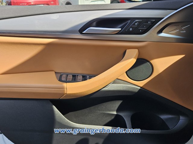 Vehicle image 20 of 23