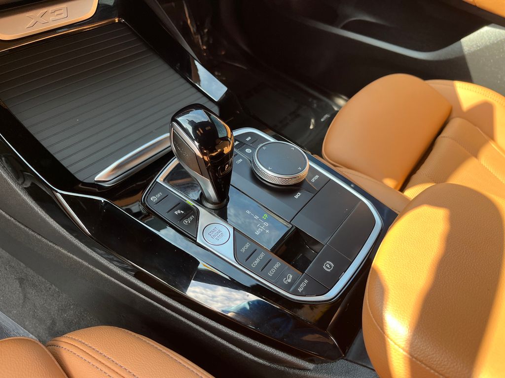 Vehicle image 23 of 35
