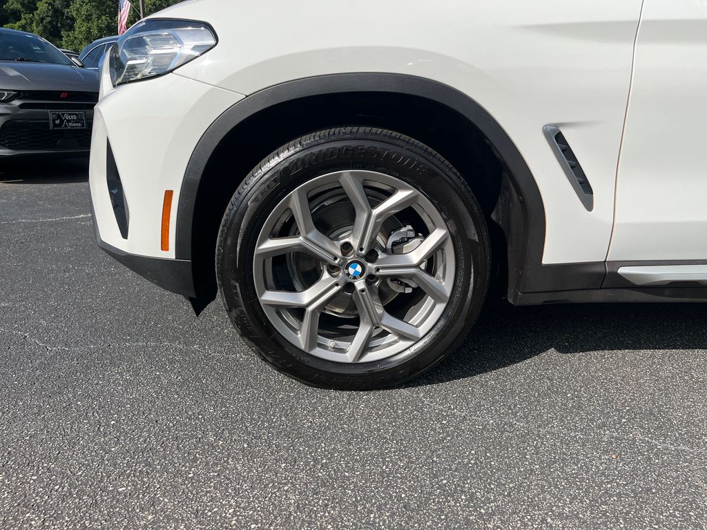 Vehicle image 10 of 35
