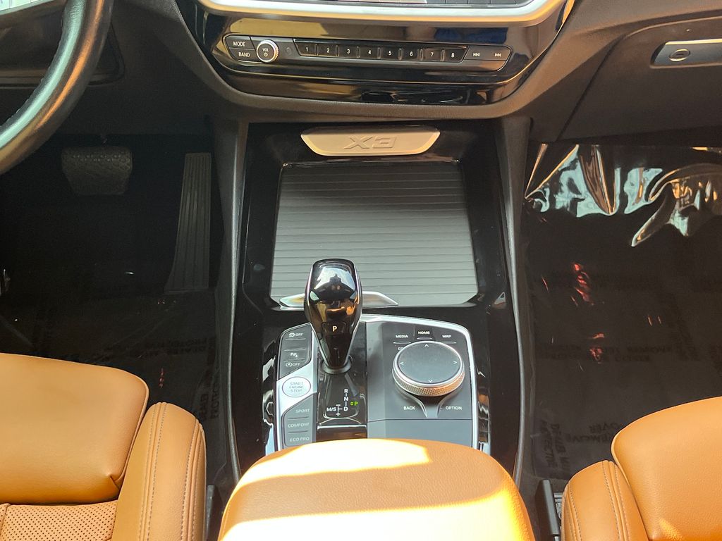 Vehicle image 22 of 35