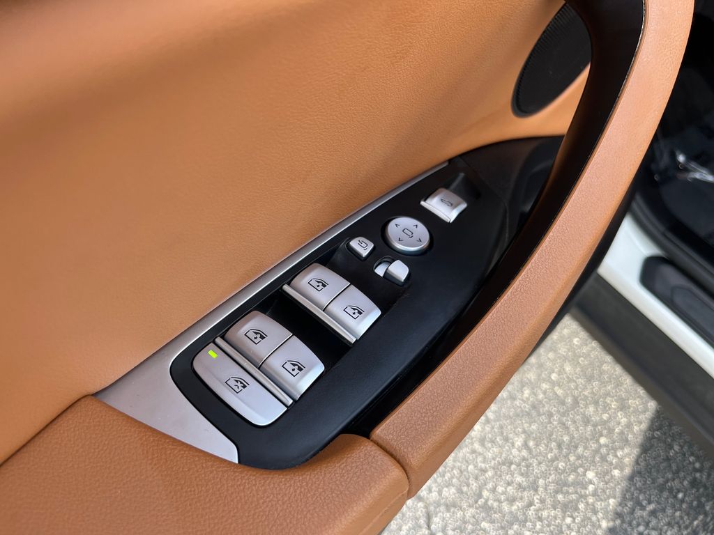 Vehicle image 27 of 35