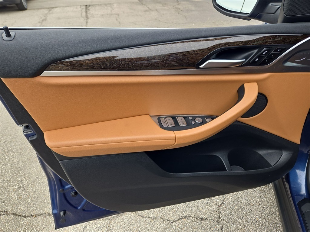 Vehicle image 26 of 35