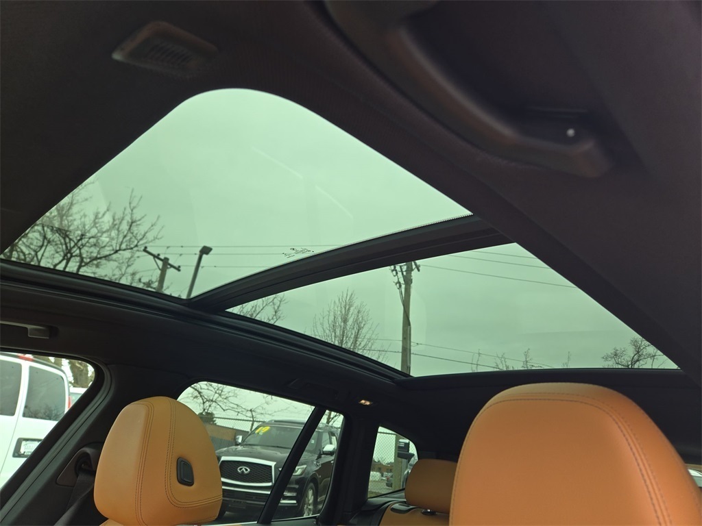Vehicle image 19 of 35
